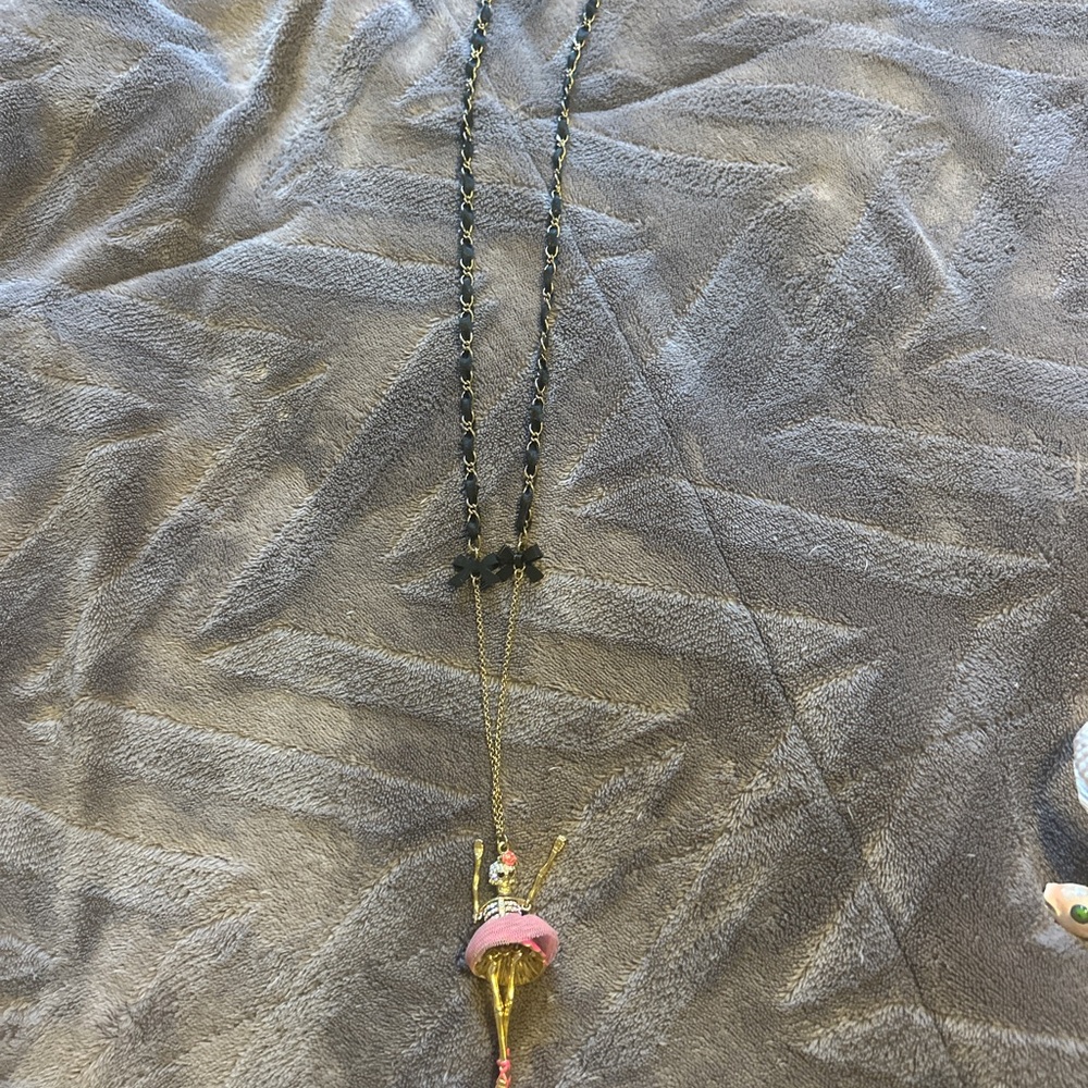 Elegant Gold and Pink Necklace
